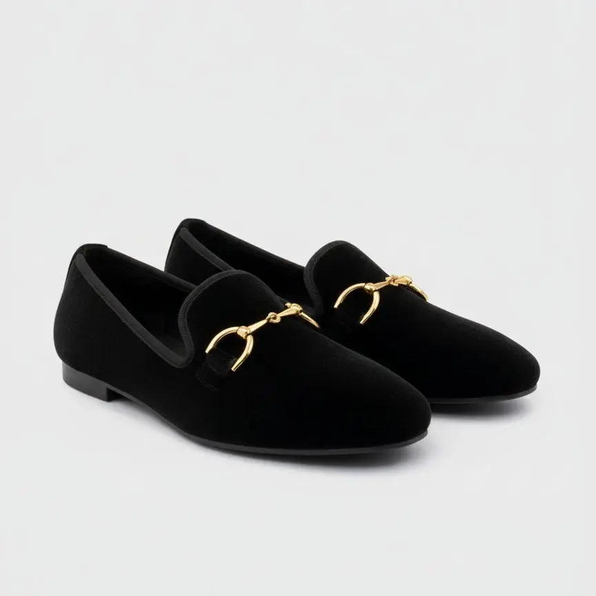 Mocasines de terciopelo negros con detalle dorado AmeliaGlow