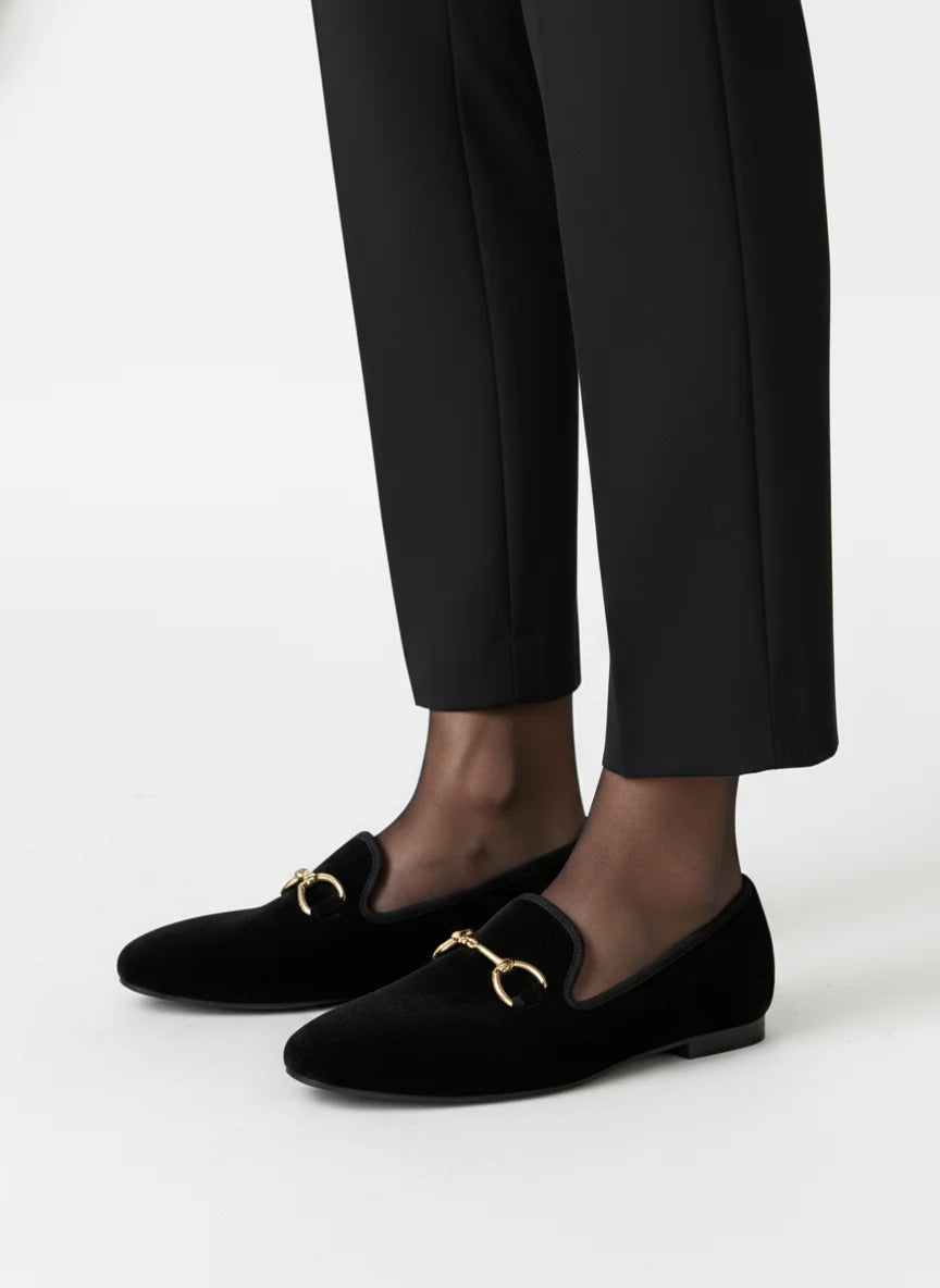 Mocasines de terciopelo con detalle dorado AmeliaGlow - puestos