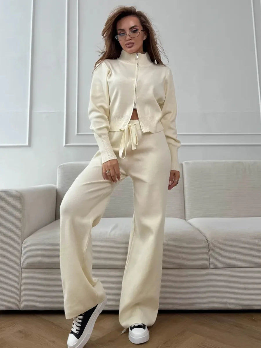 Conjunto de punto con cremallera y pantalón beige AmeliaGlow